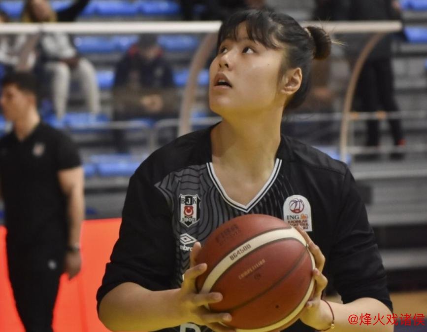 火花主教练:李月汝职业态度令人惊叹不已 火花主教练:李月汝职业态度令人惊叹不已