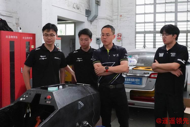 捷凯许家泰走进校园 与华南理工大学赛车队交流