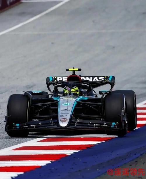 拉塞尔收获F1生涯第二胜 维斯塔潘与诺里斯碰撞